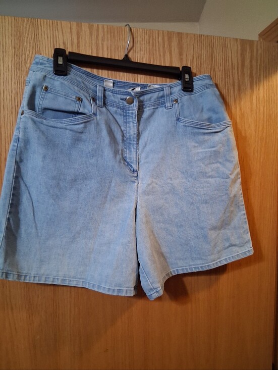 Talbots Pants - Talbots vintage women’s denim shorts in a light wash blue. Size 14 ,